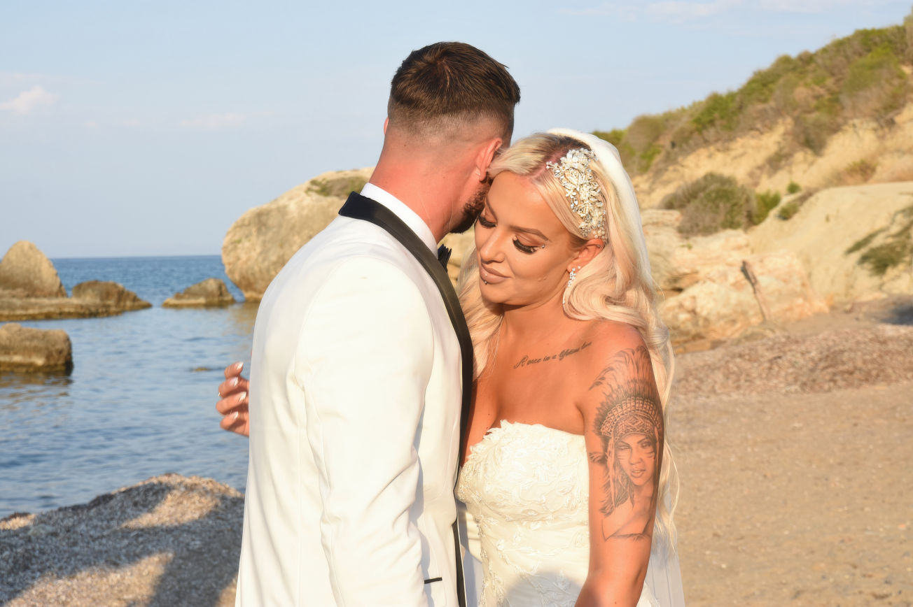 bride and groom first dance 